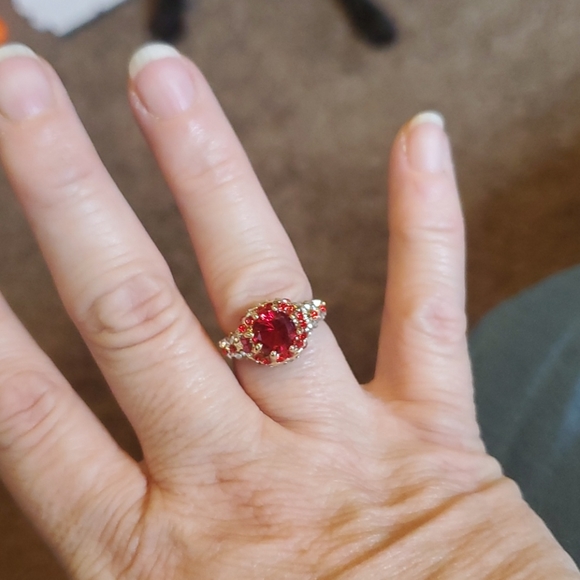 Red ring - Picture 1 of 2